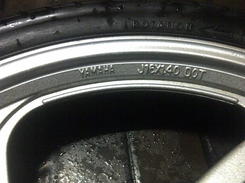 ขายล้อแม็ก (แท้) yamaha นูโว ขอบ16 พร้อมยาง ราคาถูกๆๆ