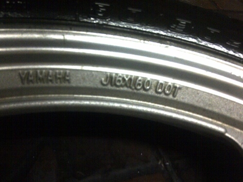 ขายล้อแม็ก (แท้) yamaha นูโว ขอบ16 พร้อมยาง ราคาถูกๆๆ