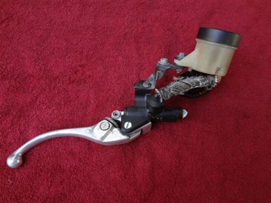 ถังน้ำมัน KR/VIC/TZR/TZM/NPRO และ ปั๊มลอย NISIN ถังน้ำมัน KR/VIC/TZR/TZM/NPRO และ ปั๊มลอย NISIN