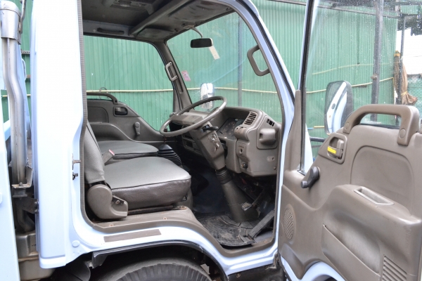 ISUZU NKR ปี38 (หัวการ์ตูน)