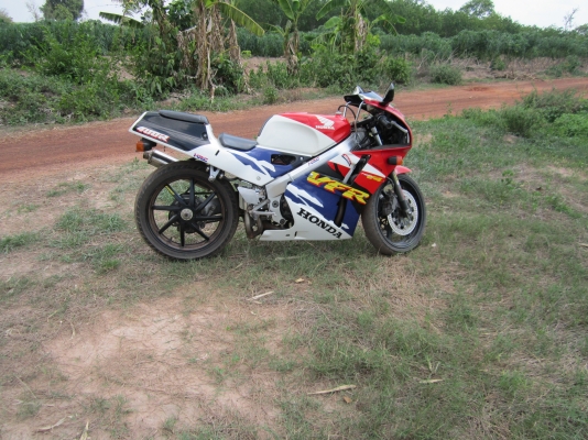 ธานา//กาฬสินธุ์ VFR400  NC30  Y92    เดิมๆทุกเม็ดต้องการแลก /ขาย