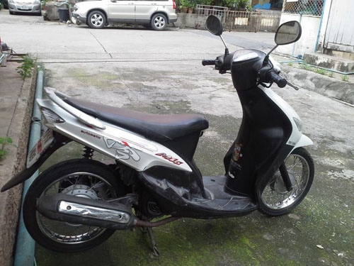 mio ปี 48  สีขาว รถเดิมๆ ชุดสีสวย เครื่องแน่นๆ ไม่มีหลวม ไม่ควันขาว เอกสารชุดโอนครบ