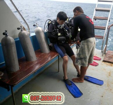 ขาย เรือท่องเที่ยวเป็นเรือเหล็กที่ทำมาจาเหล็กมารีน  (ใช้สำหรับทำเรือรบ)