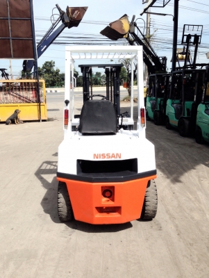 ***ขายรถยกเก่านอกแท้100\%*** NISSAN FD25 เสา3เมตร หิ้ง สนใจสินค้าติดต่อ083-062-0223