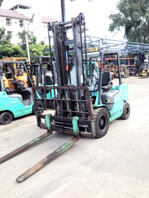 ***ขายรถยกเก่านอกแท้100\%*** MITSUBISHI GRANDIA FG30 เสาสูง4เมตร หิ้ง(งาเทได้)สนใจสินค้าติดต่อ083-062-0223