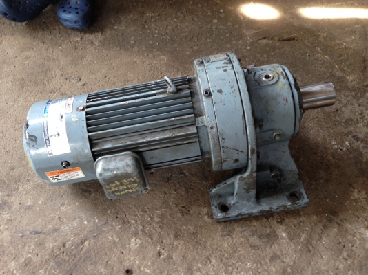 ขายมอเตอร์เกียร์ Cyclo drive Sumitomo 3 HP. 380V อัตราทด 1:43 มีเบรคในตัว สภาพสวย มี 2 ตัวครับ ขายมอเตอร์เกียร์ Cyclo drive Sumitomo 3 HP. 380V อัตราทด 1:43 มีเบรคในตัว สภาพสวย มี 2 ตัวครับ