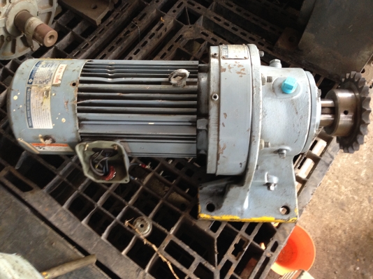 ขายมอเตอร์เกียร์ Cyclo drive Sumitomo 3 HP. 380V อัตราทด 1:43 มีเบรคในตัว สภาพสวย มี 2 ตัวครับ