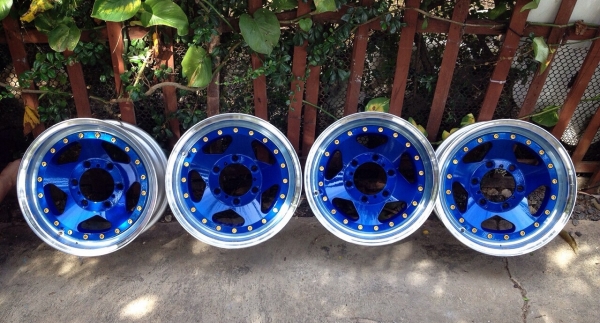 ขายล้อ 3 ชิ้นแท้ขอบ 15x7 ET0 6/139.7 สีน้ำเงินแก้วขอบเงา หมุดทอง สวยไม่เหมือนใครครับ