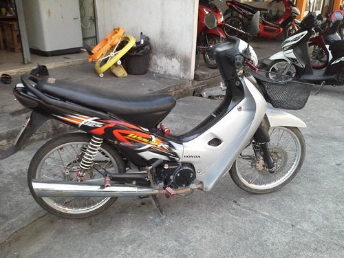 ขายด่วน Wave 100 ปี 47 เครื่องดี ไม่หลวม ไม่มีควันขาว เอกสารครบๆ ขับกลับบ้านได้เลย ขายด่วน Wave 100 ปี 47 เครื่องดี ไม่หลวม ไม่มีควันขาว เอกสารครบๆ ขับกลับบ้านได้เลย