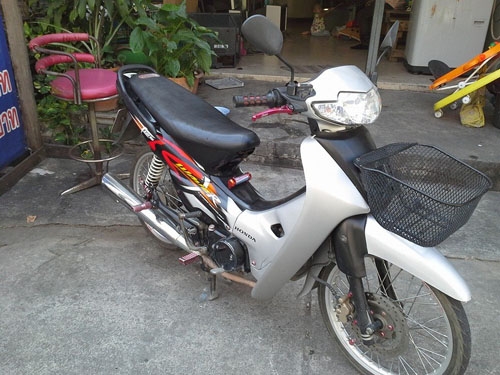 ขายด่วน Wave 100 ปี 47 เครื่องดี ไม่หลวม ไม่มีควันขาว เอกสารครบๆ ขับกลับบ้านได้เลย ขายด่วน Wave 100 ปี 47 เครื่องดี ไม่หลวม ไม่มีควันขาว เอกสารครบๆ ขับกลับบ้านได้เลย