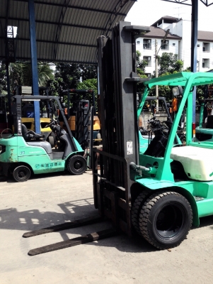 ***ขายรถยกเก่านอกแท้100\%*** MITSUBISHI FD25 เสาสูง6เมตร สนใจสินค้าติดต่อ083-062-0223