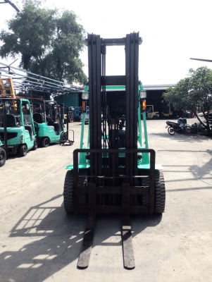 ***ขายรถยกเก่านอกแท้100\%*** MITSUBISHI FD25 เสาสูง6เมตร สนใจสินค้าติดต่อ083-062-0223