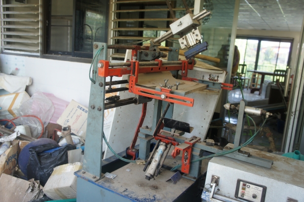 ขายเครื่องพิมพ์สกรีนขวด P.E.และวัสดุทรงกระบอก