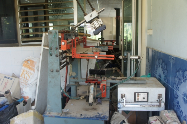 ขายเครื่องพิมพ์สกรีนขวด P.E.และวัสดุทรงกระบอก