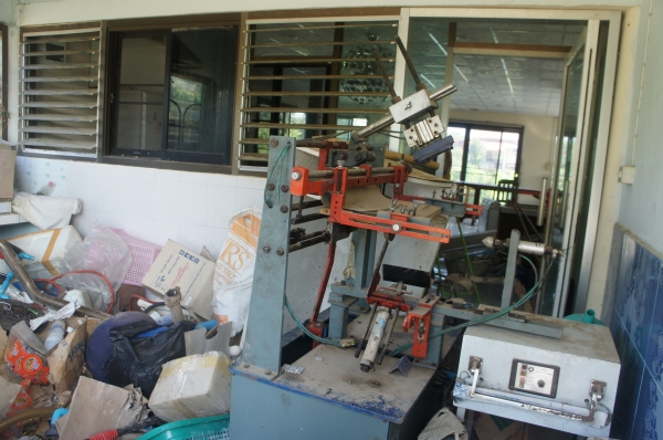 ขายเครื่องพิมพ์สกรีนขวด P.E.และวัสดุทรงกระบอก