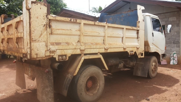 ***ขายแล้วครับขอบคุณ Truck2hand ขาย6ล้อดั๊มดิน HINO FC171 วางเครื่องHO7C 185HP เครื่องดี แรง แห้งดี ช่วงล่างFหน้า-หลัง คัสซีดี เสริมเหล็กบนหนาแข็งแรง กระบะดั๊มเหล็ก4ตันสภาพดี ข้างดี พื้นดีไม่ผุ ยางดี3เส้นพอใช้3เส้น หัวRANGER ภายในดีคอนโซลครบ พ.พาวเวอร์ เบ