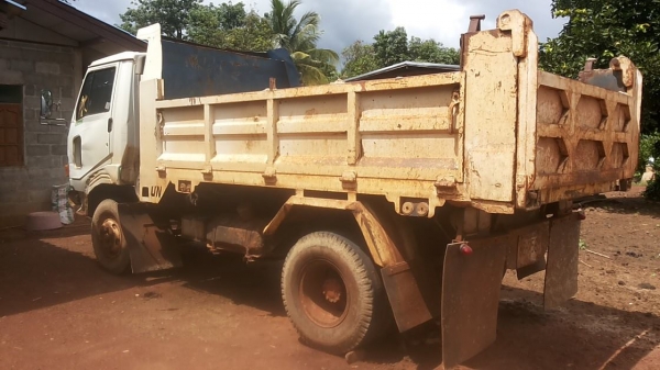 ***ขายแล้วครับขอบคุณ Truck2hand ขาย6ล้อดั๊มดิน HINO FC171 วางเครื่องHO7C 185HP เครื่องดี แรง แห้งดี ช่วงล่างFหน้า-หลัง คัสซีดี เสริมเหล็กบนหนาแข็งแรง กระบะดั๊มเหล็ก4ตันสภาพดี ข้างดี พื้นดีไม่ผุ ยางดี3เส้นพอใช้3เส้น หัวRANGER ภายในดีคอนโซลครบ พ.พาวเวอร์ เบ