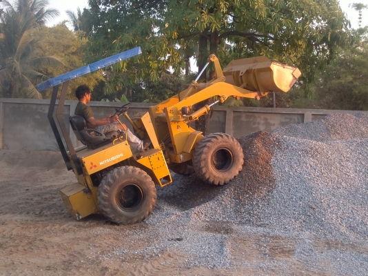 ขายครับ รถตักWS200  พร้อมใช้ ขอบคุณครับร้านวัสดุจากเขาค้อเพชรบูรณ์