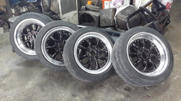 ล้อกล้วยแท้ พร้อมยาง ขอบ17"