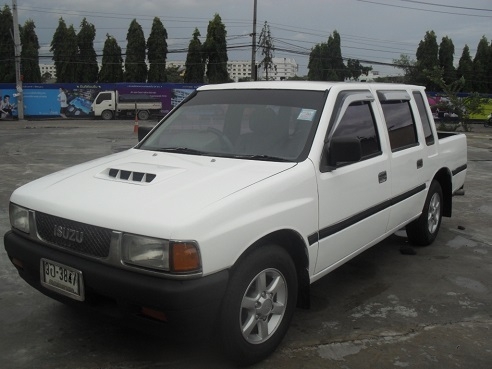 ISUZU TFR CAB 4 TURBO SPACECAB หายากน่าสะสม ISUZU TFR CAB 4 TURBO SPACECAB หายากน่าสะสม