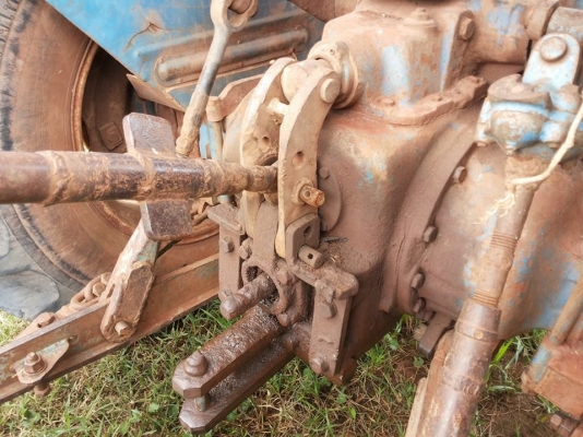 **360,000 บ.ต่องรอง**ขายรถไถ1เพลา FORD 6600 T5 ตัวเต็ม เครื่องดีเกียร์ดี ปั้มดี ช่วงล่างแน่นดี หางยกปกติ ระบบไฮฯใช้งาน ยางดี4เส้น สีสันซีดไม่สวย พร้อมอุปกรณ์ 2ชิ้น ใบดัน หางพรวน6 CMT  สภาพดี  ขายตามสภาพ พร้อมใช้ พร้อมลุยงาน เอกสารเล่มทะเบียนครบ ราคาต่อรอง