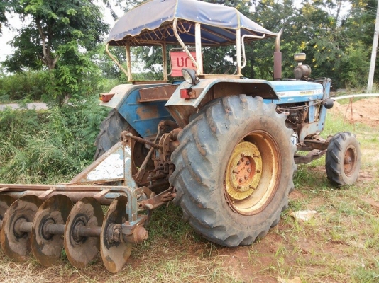 **360,000 บ.ต่องรอง**ขายรถไถ1เพลา FORD 6600 T5 ตัวเต็ม เครื่องดีเกียร์ดี ปั้มดี ช่วงล่างแน่นดี หางยกปกติ ระบบไฮฯใช้งาน ยางดี4เส้น สีสันซีดไม่สวย พร้อมอุปกรณ์ 2ชิ้น ใบดัน หางพรวน6 CMT  สภาพดี  ขายตามสภาพ พร้อมใช้ พร้อมลุยงาน เอกสารเล่มทะเบียนครบ ราคาต่อรอง