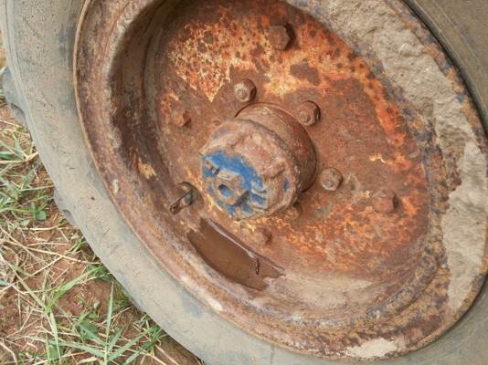 **360,000 บ.ต่องรอง**ขายรถไถ1เพลา FORD 6600 T5 ตัวเต็ม เครื่องดีเกียร์ดี ปั้มดี ช่วงล่างแน่นดี หางยกปกติ ระบบไฮฯใช้งาน ยางดี4เส้น สีสันซีดไม่สวย พร้อมอุปกรณ์ 2ชิ้น ใบดัน หางพรวน6 CMT  สภาพดี  ขายตามสภาพ พร้อมใช้ พร้อมลุยงาน เอกสารเล่มทะเบียนครบ ราคาต่อรอง