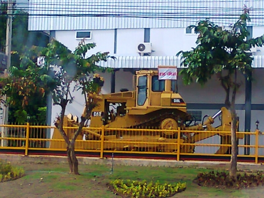 รถแทรคเตอร์ CAT D8 H ใบมีด 6 ทิศทาง มีใบดันหน้า มีริปเปอร์ รถสวย มีทะเบียนครบ