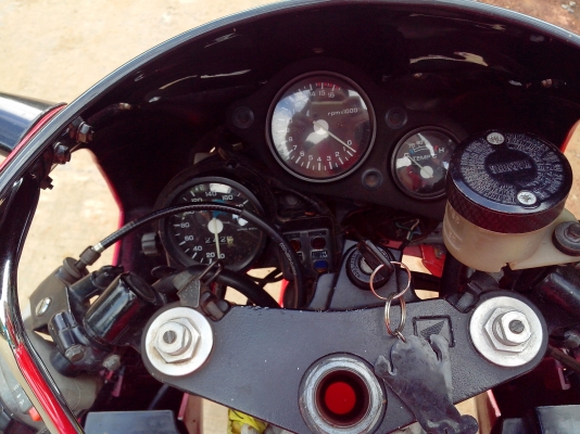 VFR400 NC30 Y92 เดิมๆทุกเม็ดต้องการแลก VFR400 NC30 Y92 เดิมๆทุกเม็ดต้องการแลก