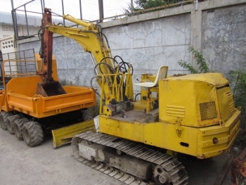 ขาย- รถขุด ขนาดเล็ก แบคโฮ HITACHI: UH-M11 (PC 30) พร้อมลายหัวเจาะ กระแทกเครื่อง KUBOTA ดีเซล 3 สูบ