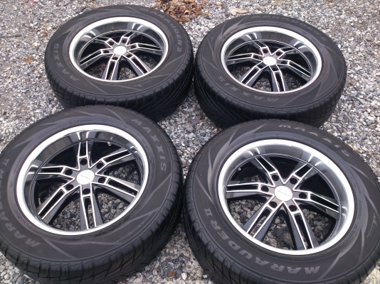 ขายแม็ก 6รู ขอบ18 พร้อมยาง MAXXIS 265/60R18 ยางปี12 สวยๆ 1 ชุด