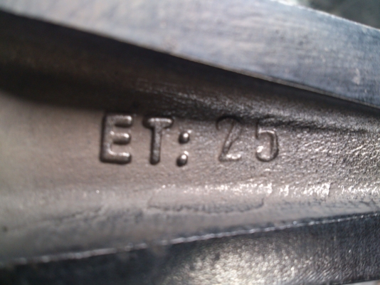 ขายแม็ก 6รู ขอบ18 พร้อมยาง MAXXIS 265/60R18 ยางปี12 สวยๆ 1 ชุด