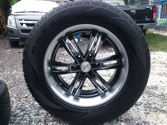 ขายแม็ก 6รู ขอบ18 พร้อมยาง MAXXIS 265/60R18 ยางปี12 สวยๆ 1 ชุด