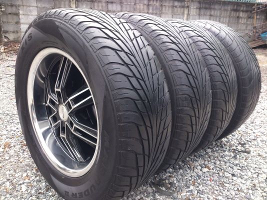 ขายแม็ก 6รู ขอบ18 พร้อมยาง MAXXIS 265/60R18 ยางปี12 สวยๆ 1 ชุด