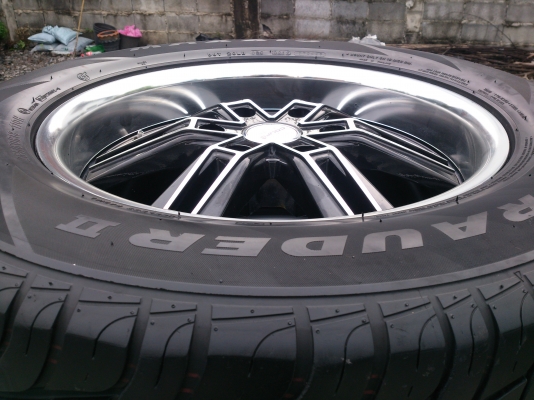 ขายแม็ก 6รู ขอบ18 พร้อมยาง MAXXIS 265/60R18 ยางปี12 สวยๆ 1 ชุด