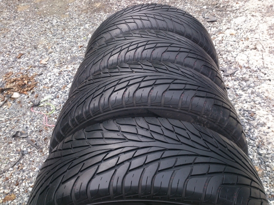 ขายแม็ก 6รู ขอบ18 พร้อมยาง MAXXIS 265/60R18 ยางปี12 สวยๆ 1 ชุด