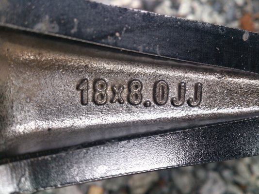 ขายแม็ก 6รู ขอบ18 พร้อมยาง MAXXIS 265/60R18 ยางปี12 สวยๆ 1 ชุด