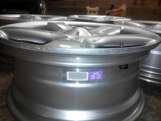 ขายด่วนล้อแม็กขอบ17 อีซุซุ หกรู ถอดป้ายแดง ราคาถูก