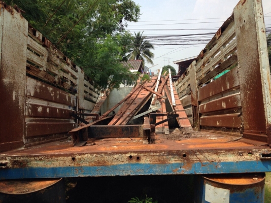 ขายกระบะดัมพ์ไม่มีลูกดัมพ์มีเเต่คัสซีลอยยกลงจาก10ล้อฮีโน่