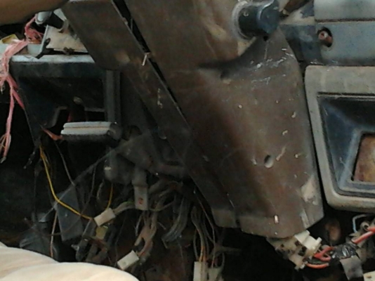 **370,000 บ.ต่อรอง**ขาย 6ล้อใหญ่คัสซีใหญ่ๆเต็มไม่เรียวปลาย ช่วงล่างตู้มๆ ISUZU JCR420 เครื่อง6BD1 165HP อึด ทน ไม่จุกจิก ช่วงล่างใหญ่เฟืองท้ายFUSO คัสซีสวยไม่ผุไม่ดาม มีบวมซับในนิดหน่อยช่วงปลายบริเวณช่วงล้อหลัง มีร้าว2นิ้วตรงกลางตัวด้านซ้าย คัสซีปลายใหญ่ไ