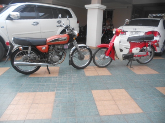 แพ๊คคู่ครับ c50 ทะเบียนแท้ครับ และ cg125 ทะเบียนเต็มโอนครับ  แบบเป็นคู่หรือแยกก็ได้นะครับ