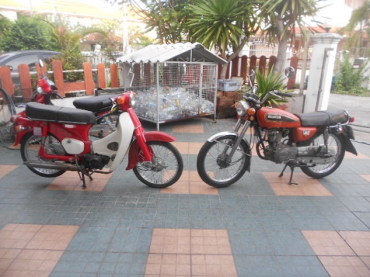 แพ๊คคู่ครับ c50 ทะเบียนแท้ครับ และ cg125 ทะเบียนเต็มโอนครับ  แบบเป็นคู่หรือแยกก็ได้นะครับ