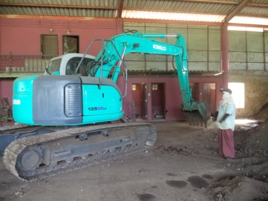 ขายรถแบคโฮ KOBLCO SK135 SR LC เก่านอก สภาพพร้อมใช้ราคาถูก สนใจสอบถามรายละเอียดโทร 0890000080 ..0819443772 ..0819448457