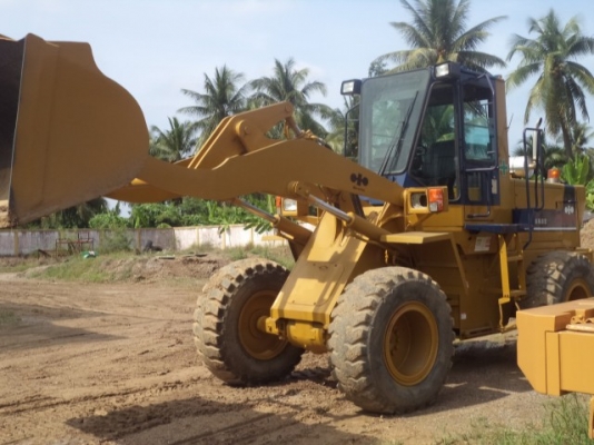 ขายรถตักล้อยาง KOMATSU WA200-1 เก่านอก สภาพพร้อมใช้ราคาถูก สนใจสอบถามรายละเอียดโทร 0890000080 ..0819443772 ..0819448457