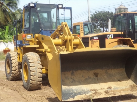 ขายรถตักล้อยาง KOMATSU WA200-1 เก่านอก สภาพพร้อมใช้ราคาถูก สนใจสอบถามรายละเอียดโทร 0890000080 ..0819443772 ..0819448457
