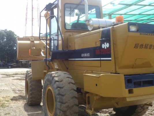 ขายรถตักล้อยาง CAT 926 ปี2000 มีตู้มีแอร์ เก่านอก สภาพพร้อมใช้ราคาถูก สนใจสอบถามรายละเอียดโทร 0890000080 ..0819443772 ..0819448457