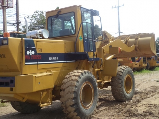 ขายรถตักล้อยาง CAT 926 ปี2000 มีตู้มีแอร์ เก่านอก สภาพพร้อมใช้ราคาถูก สนใจสอบถามรายละเอียดโทร 0890000080 ..0819443772 ..0819448457