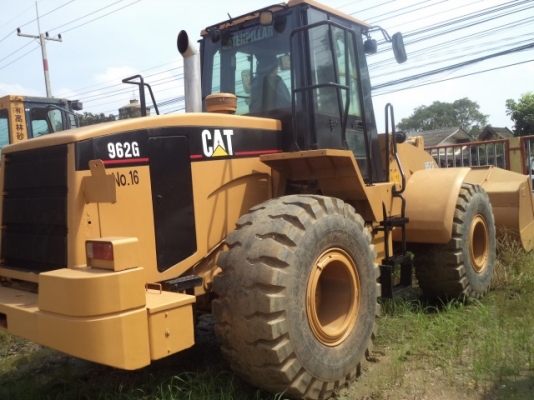 ขายรถตักล้อยาง CAT 926 ปี2000 มีตู้มีแอร์ เก่านอก สภาพพร้อมใช้ราคาถูก สนใจสอบถามรายละเอียดโทร 0890000080 ..0819443772 ..0819448457