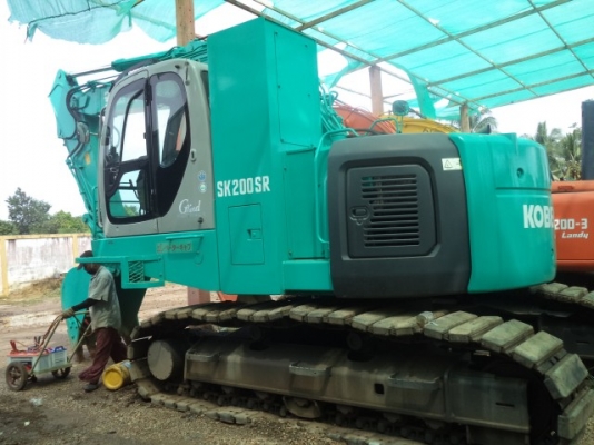 ขายรถแบคโฮ KOBLCO SK200SR เก๋งยกได้ มีหัวคีบ เก่านอก สภาพพร้อมใช้ราคาถูก สนใจสอบถามรายละเอียดโทร 0890000080 ..0819443772 ..0819448457