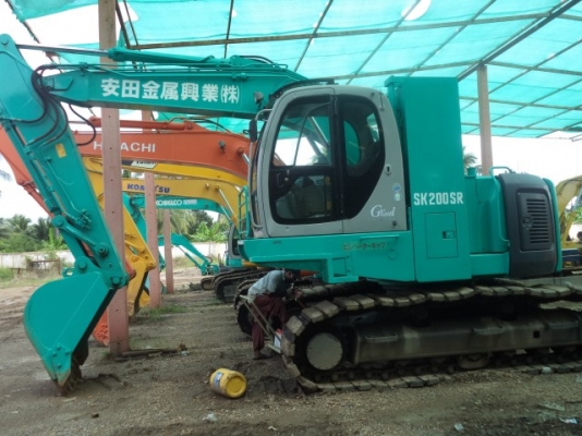 ขายรถแบคโฮ KOBLCO SK200SR เก๋งยกได้ มีหัวคีบ เก่านอก สภาพพร้อมใช้ราคาถูก สนใจสอบถามรายละเอียดโทร 0890000080 ..0819443772 ..0819448457